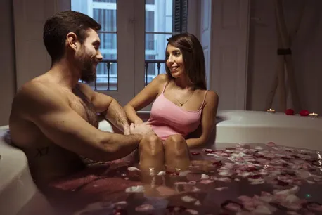 The Ultimate Guide to the Most Romantic Heart-Shaped Jacuzzi Suites in the USA